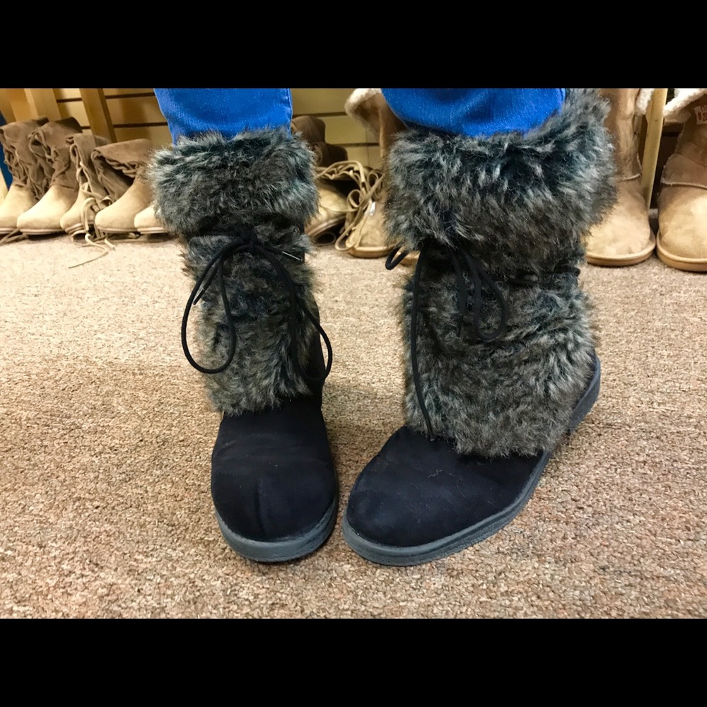 Fur boot BEST SELLER‼️ - Picture 4 of 4